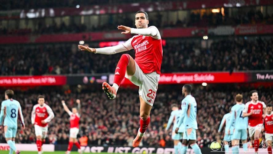 英超第14轮：阿森纳2-0布伦特福德 梅里诺传射建功萨卡破门赖斯伤退