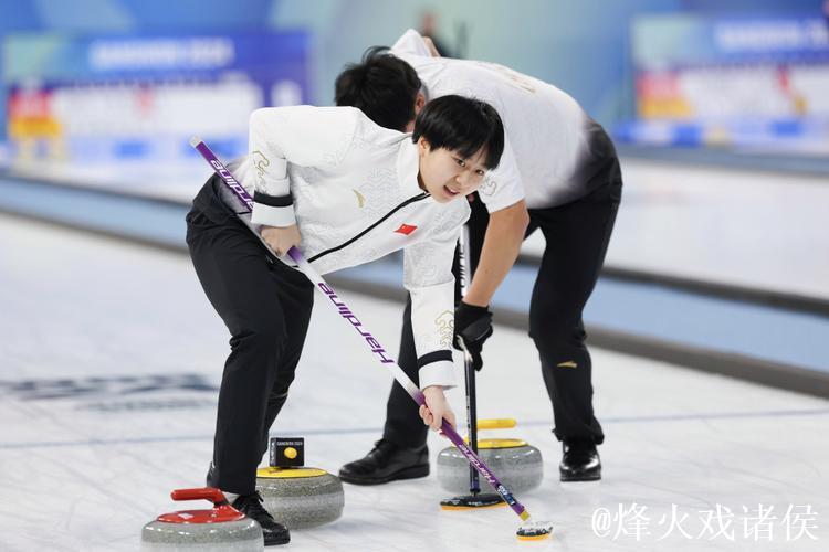 中国冰壶混双组合在冬奥资格赛中豪取五连胜 中国冰壶混双组合在冬奥资格赛中豪取五连胜